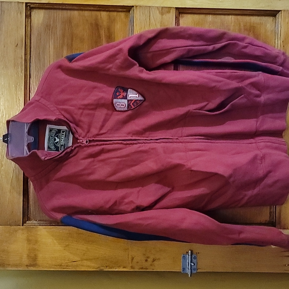 Company 81 size small red